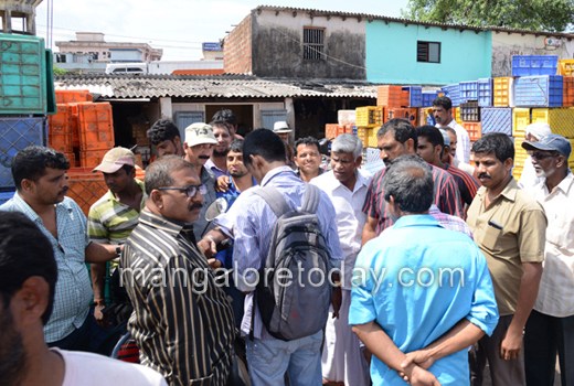 Miscreants torch nearly 500 fish crates at Bunder    1